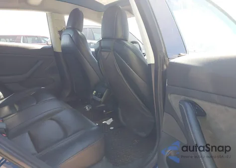 2018 Tesla Model 3 Long Range/Performance z USA, uszkodzony, nr VIN 5YJ3E1EB0JF130720